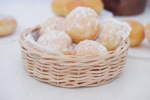 köstlich Schneeball Donuts wie ein Hintergrund foto