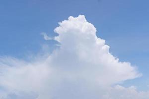 schönes Panorama von Himmel und Wolken foto