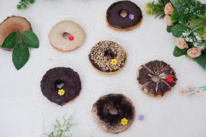 Donuts mit köstlich Glasur wie ein Hintergrund foto