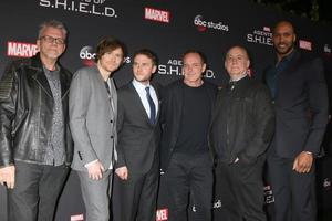 los angeles - 24. feb jeffrey bell, jed whedon, iain de caestecker, clark gregg, jeph loeb, henry simmons at marvels agents of shield 100. episode party im ohm nightclub am 24. februar 2018 in los angeles, ca foto