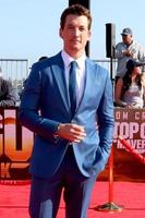 los angeles 4. mai - miles teller at the top gun - maverick weltpremiere bei uss midway am 4. mai 2022 in san diego, ca foto