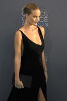 Los Angeles, 17. Januar - Rosie Huntington-Whiteley bei den 21. Annual Critics Choice Awards im Barker Hangar am 17. Januar 2016 in Santa Monica, ca foto