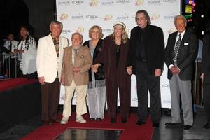 los angeles, nov 3 - roger wllliams, mickey und jan rooney, diane ladd, jim ladd, bob barker kommt am hollywood walk of fame 50-jähriges jubiläum in hollywood und highland am 3 foto