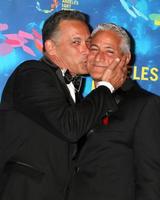 los angeles, 24. september - johnny chaillot-louganis, greg louganis im los angeles lgbt center gala vanguard awards zum 47. jahrestag im pazifischen designzentrum am 24. september 2016 in west hollywood, ca foto