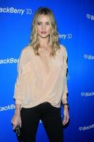 Los Angeles, 20. März – Rosie Huntington-Whiteley kommt am 20. März 2013 bei der US-Einführung des Blackberry Z10 Smartphones im Cecconi s in West Hollywood, ca foto