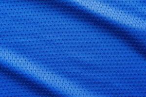 blauer stoff sportbekleidung fußball trikot mit air mesh textur hintergrund foto