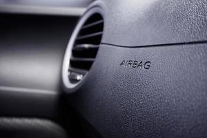 Sicherheits-Airbag-Schild im Auto foto