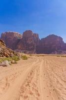 Rote Berge der Wadi Rum Wüste in Jordanien foto