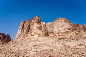 Rote Berge der Wadi Rum Wüste in Jordanien foto