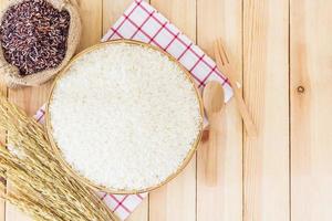 Thai Jasmin weißer Reis und Reisbeerreis foto