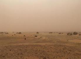 Sand Sturm im das marokkanisch Wüste. foto