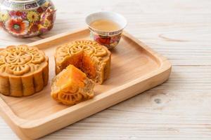 chinesischer Mondkuchen mit Durian- und Eigelbgeschmack foto