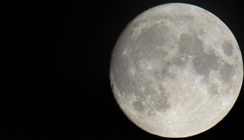 Mond im schwarz Hintergrund foto