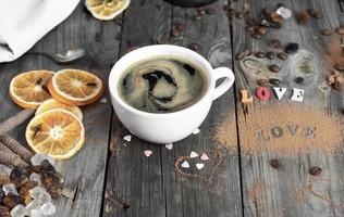 Tasse Kaffee auf einer grauen Holzoberfläche foto