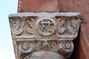 schließen oben Jahrgang alt Säule mit Vignettierung im Venedig, Italien. Mittelmeer die Architektur. Straße Szene foto