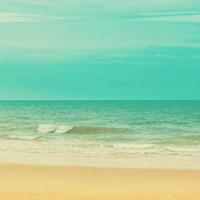 Meer und Strand mit Jahrgang Ton. foto