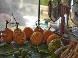 gac Frucht, das Obst im thailändisch Markt foto