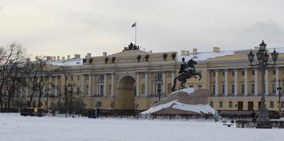 das Monument zu Peter das Erste. Bronze- Reiter. st. petersburg. Aussicht von das neva Fluss. Morgen im das Stadt. Dämmerung im st. petersburg. Monumente von spb. foto