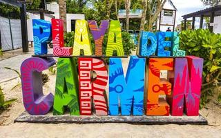 playa del carmen quintana roo mexiko 2021 buntes playa del carmen schriftzeichensymbol am strand mexiko. foto