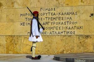 Athen Attika Griechenland 2018 Monument Grab von das Unbekannt Soldat auf Syntagma Platz Parlament Gebäude Parade Athen Griechenland. foto