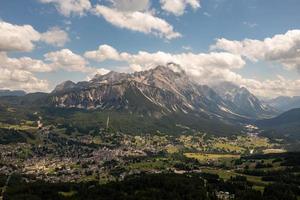 tolle Landschaft beim das Dolomiten im Italien. Dolomiten UNESCO Welt Erbe im das Sommer- Zeit. sud tirol. Italienisch Alpen. foto