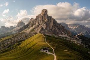 Panorama- Aussicht von passo giau im das Dolomit Berge von Italien. foto