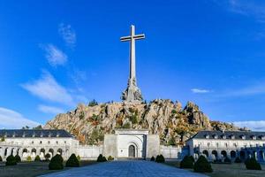 Senke von das gefallen - - ein Denkmal gewidmet zu die Opfer von das Spanisch bürgerlich Krieg und gelegen im das Sierra de Guadarrama, in der Nähe von Madrid. foto