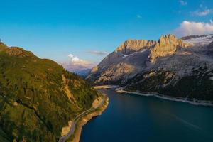 Lago Fedaia Fedaia See , fassa Schlucht, Trentino Alt Etsch, ein künstlich See und ein Damm in der Nähe von canazei Stadt, gelegen beim das Fuß von marmolada Massiv. Fedaia See ist das Provinz von Belluno, Italien. foto