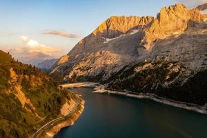 Lago Fedaia Fedaia See , fassa Schlucht, Trentino Alt Etsch, ein künstlich See und ein Damm in der Nähe von canazei Stadt, gelegen beim das Fuß von marmolada Massiv. Fedaia See ist das Provinz von Belluno, Italien. foto