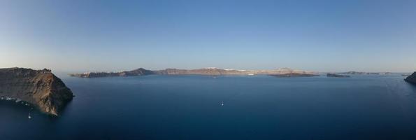 Aussicht von das Klippen von Thirasia im das Caldera von Santorin, Kykladen Inseln, Griechenland, Europa foto