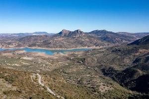 Blau See im zahara de la Sierra im Sierra de Grazalema natürlich Park, Cadiz Provinz, Málaga, Andalusien, Spanien foto