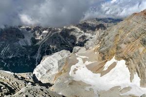 tolle Landschaft beim das Dolomiten im Italien. Dolomiten UNESCO Welt Erbe im das Sommer- Zeit. sud tirol. Italienisch Alpen. foto