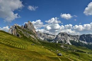 Morgen Aussicht von das Gärtner Senke im Dolomit Berge. Ort Puez-Geisler National Park, seceda Gipfel, Italien, Europa. Geisler Gruppe ist das Wahrzeichen von val di Funes. foto