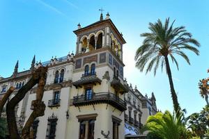 Sevilla, Spanien - - dez 6, 2021, in Auftrag durch das König von Spanien zu abspielen Gastgeber zu International Würdenträger während das 1929 Ausstellung, Hotel Alfonso xiii Überreste ein ikonisch kulturell Wahrzeichen. foto