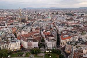Wien, Österreich - - jul 18, 2021, Aussicht von das Wien Horizont mit st. Stephans Kathedrale Wien, Österreich foto