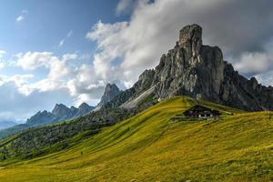 Panorama- Aussicht von passo giau im das Dolomit Berge von Italien. foto