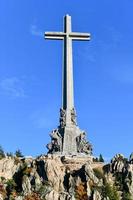 Senke von das gefallen - - ein Denkmal gewidmet zu die Opfer von das Spanisch bürgerlich Krieg und gelegen im das Sierra de Guadarrama, in der Nähe von Madrid. foto