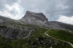 Panorama- Landschaft von das cinque Torri im das Dolomit Berge von Italien. foto