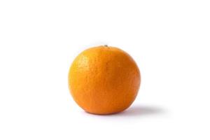 Orangenfrucht lokalisiert auf einem weißen Hintergrund