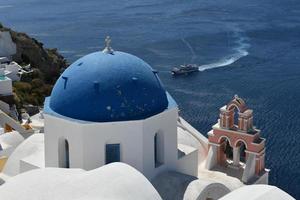 das Heilige Spyridon heilig orthodox Kirche auf das griechisch Insel von Santorini. foto