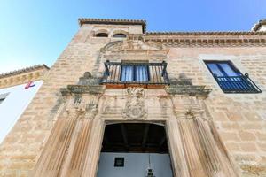 Fassade von das Palast von Mondragone im Ronda, Spanien gebaut im das Jahre 1300 war Einmal das Palast von das maurisch Lineal abbel Mallek, oder übelriechend, Sohn von das König von Marokko. foto