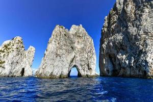 Capri Insel auf ein schön Sommer- Tag entlang das Amalfi Küste im Italien foto