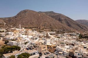 Antenne Aussicht von emporio Dorf im Santorin, Griechenland im das Süd Ägäa Meer. foto