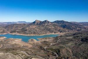 Blau See im zahara de la Sierra im Sierra de Grazalema natürlich Park, Cadiz Provinz, Málaga, Andalusien, Spanien foto