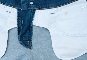 Schließen Sie oben innerhalb der Jeansbeschaffenheit mit Tasche, Jeansdenimbeschaffenheit und -hintergrund, Jeans des Rückens foto