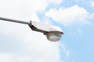 Straße Laternenmast auf Blau Himmel foto