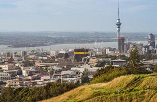 auckland Stadtbild das größten Städte im Norden Insel, Neu Neuseeland. Aussicht von das oben von montieren Eden. foto