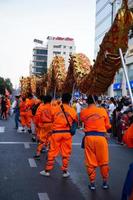 ho Chi minh Stadt, Vietnam - - 6 feb 2023 Mond- Neu Jahr Feier - - das Drachen tanzen, schön bunt festlich Figur. tet Urlaub Hintergrund. Chinesisch Mond- Neu Jahre Tag, Frühling Festival. foto