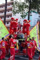 ho Chi minh Stadt, Vietnam - - 6 feb 2023 Mond- Neu Jahr Feier - - das Drachen tanzen, schön bunt festlich Figur. tet Urlaub Hintergrund. Chinesisch Mond- Neu Jahre Tag, Frühling Festival. foto