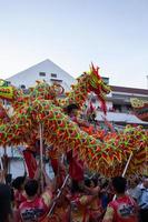 ho Chi minh Stadt, Vietnam - - 6 feb 2023 Mond- Neu Jahr Feier - - das Drachen tanzen, schön bunt festlich Figur. tet Urlaub Hintergrund. Chinesisch Mond- Neu Jahre Tag, Frühling Festival. foto